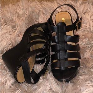 SODA black wedges
